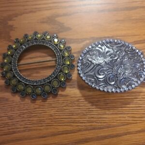 Stylish Silver and Yellow Belt Buckle Set